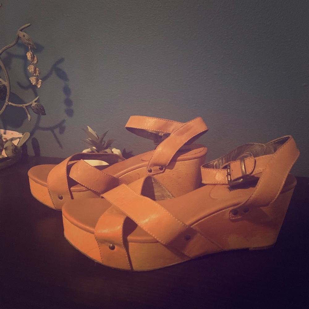 Tan wedges